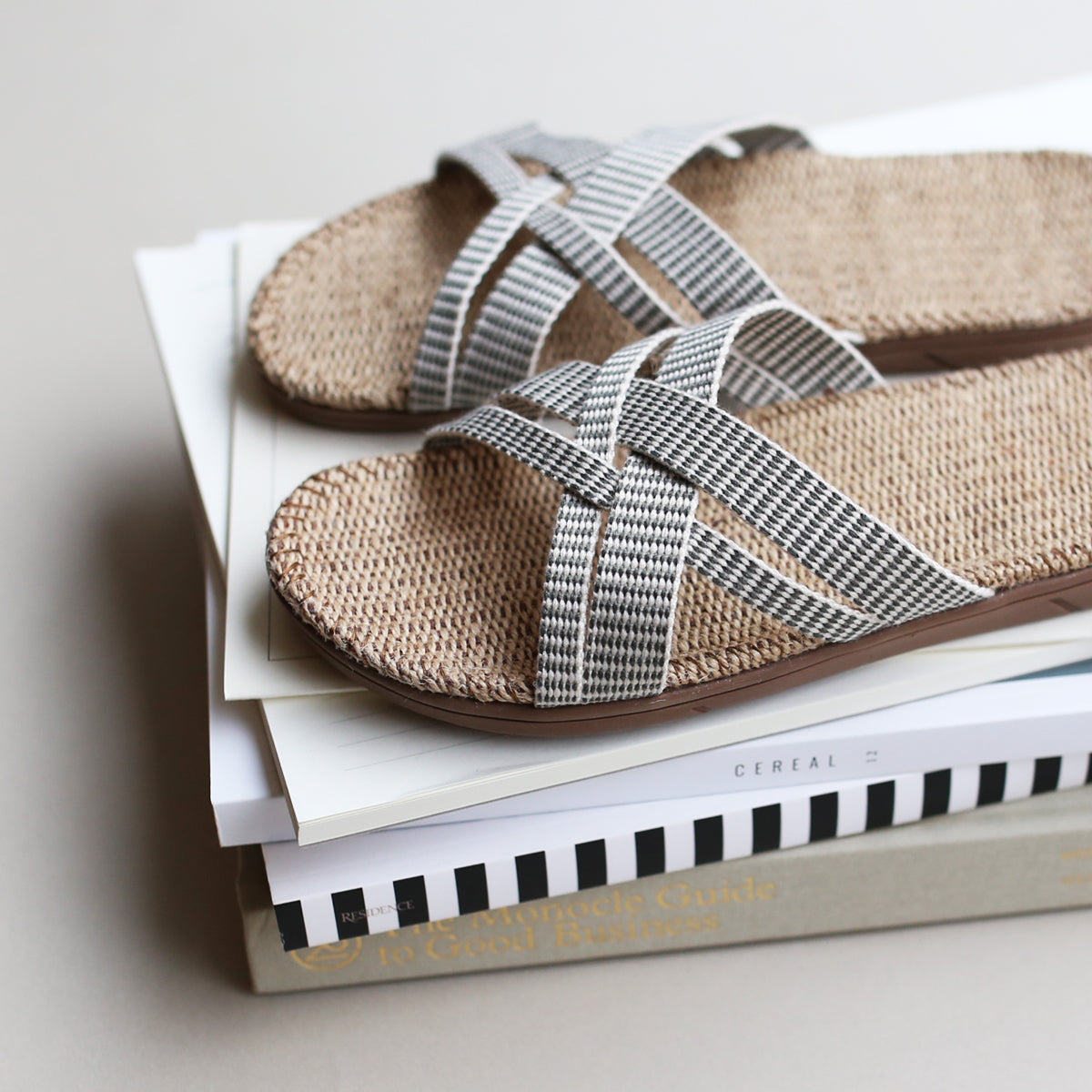 Shangies sandals - White stripes