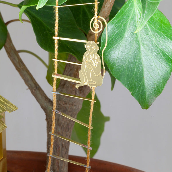 Tiny Treehouse for your plants